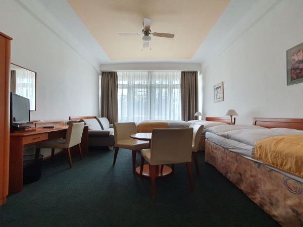 Třílůžkový pokoj se sdílenou koupelnou