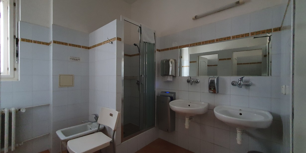 koupelna společná páni 1NP.jpg